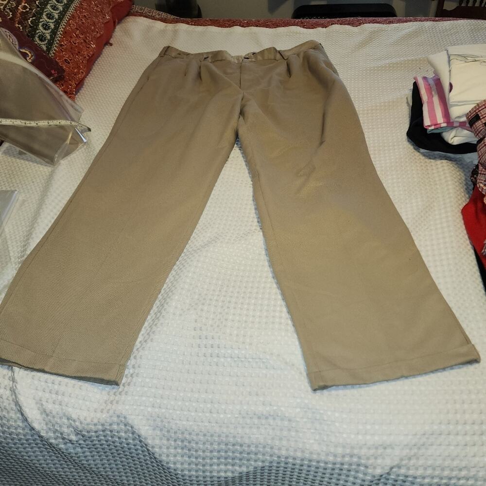 GREG NORMAN EUC MENS SIZE 42 x 32 GOLF PANTS